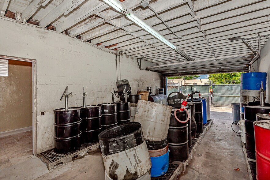 More Photos Of 2301 SW 57th Ave, West Park Warehouse For Lease