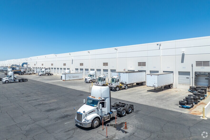 More Photos Of 6125 Sycamore Canyon Blvd, Riverside Warehouse For Lease
