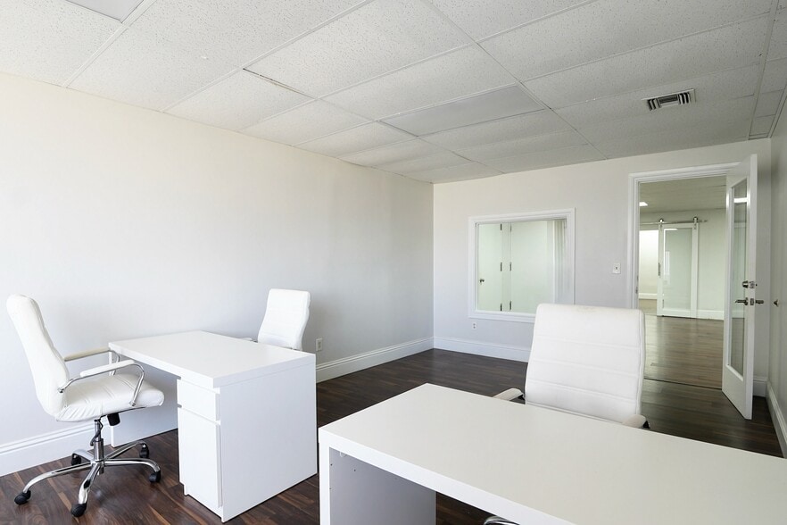 More Photos Of 2826 E Oakland Park Blvd, Fort Lauderdale Office For Sale