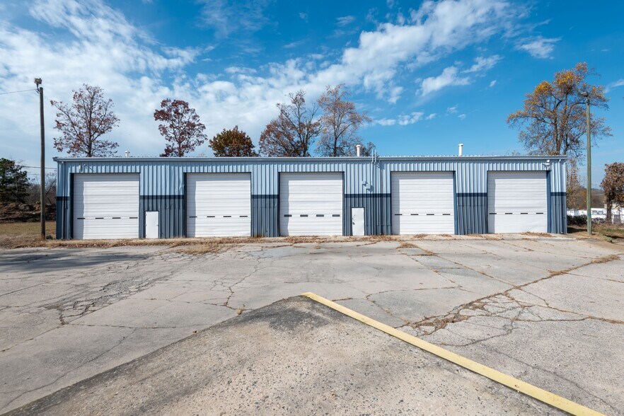 More Photos Of 5963 Lees Mill Rd, Forest Park Distribution For Lease