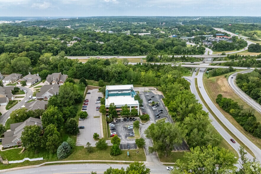 More Photos Of 4770 N Belleview Ave, Gladstone Office For Lease