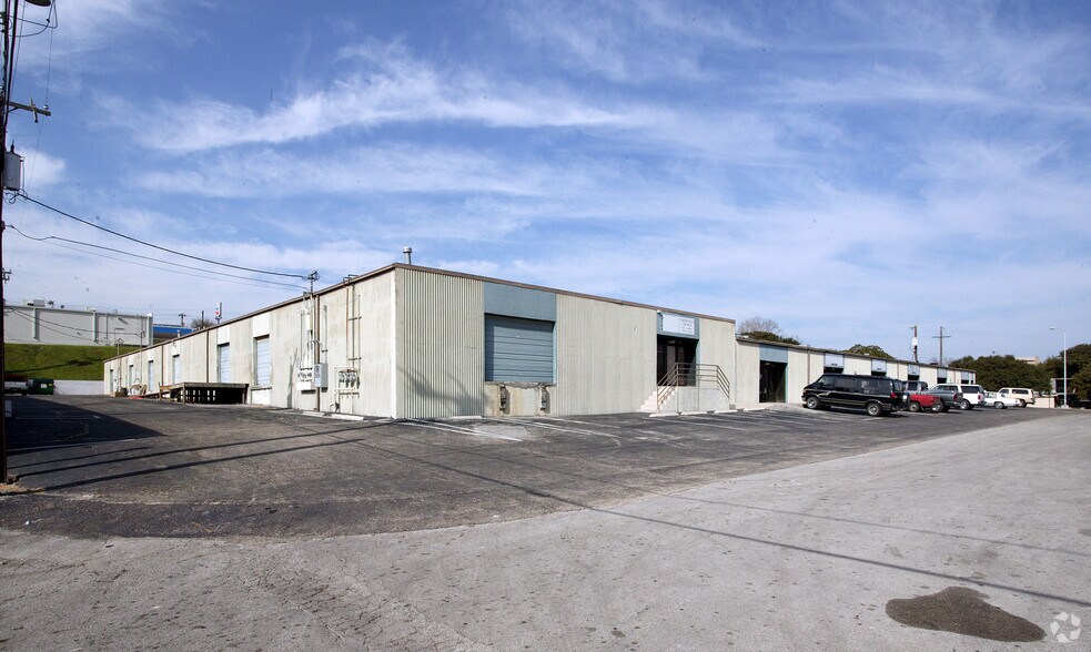 More Photos Of 7102-7176 Oaklawn Dr, San Antonio Light Distribution For Lease