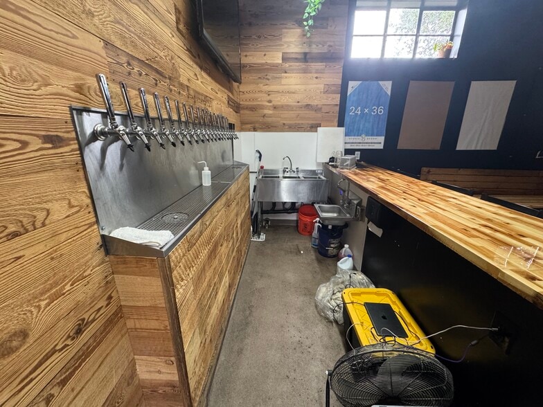 More Photos Of 780 Old County Rd, Belmont Service For Lease