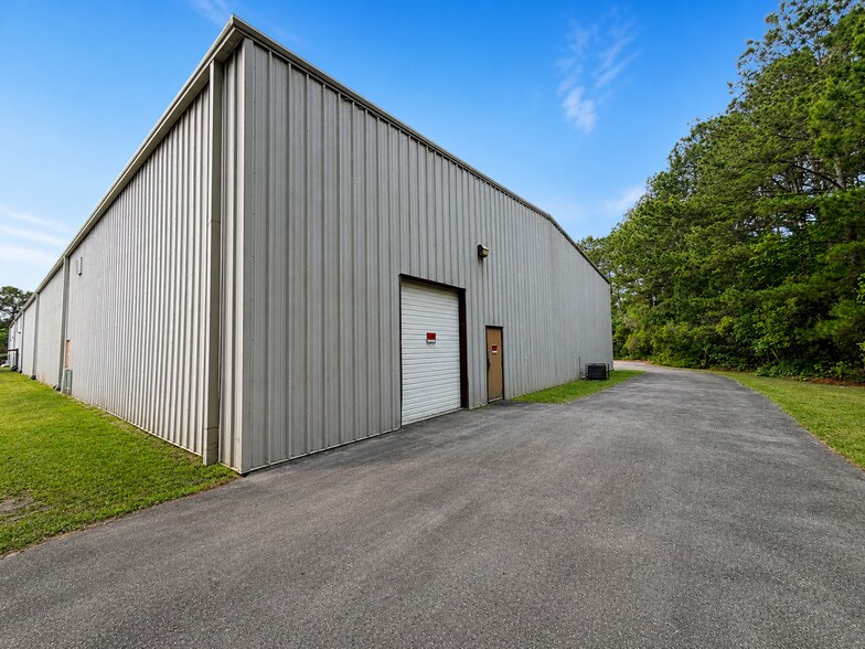 More Photos Of 200 Varnfield Dr, Summerville Warehouse For Lease
