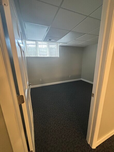 More Photos Of 1640 Axtell Dr, Troy Medical For Lease