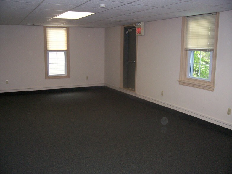 More Photos Of 145 Main St, Pennsburg Light Manufacturing For Lease