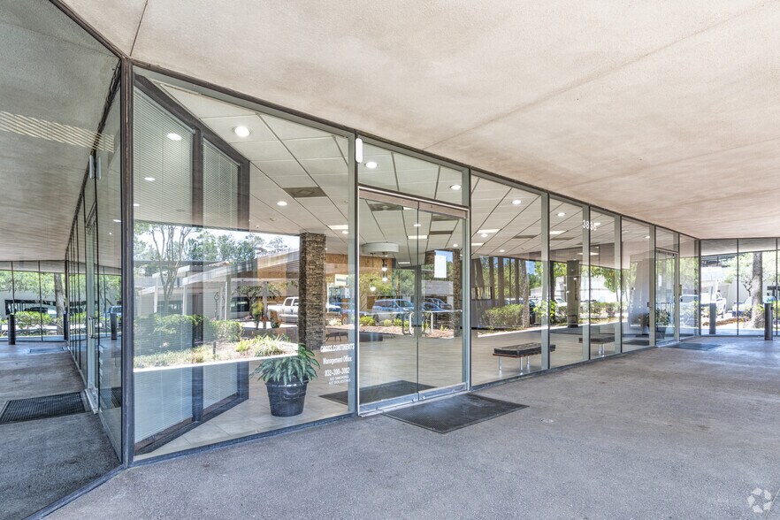 More Photos Of 3838 N Sam Houston Pky E, Houston Office For Lease