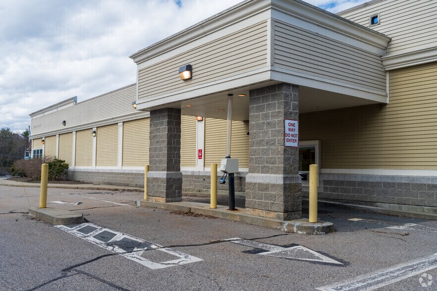 More Photos Of 175 Dean St, Taunton Drugstore For Lease