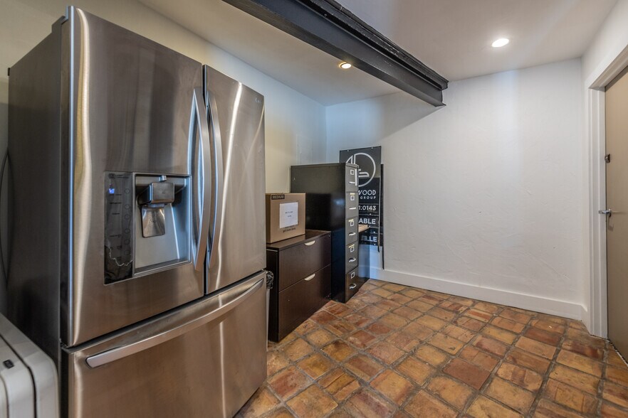 More Photos Of 601 E Ashby Pl, San Antonio Restaurant For Lease