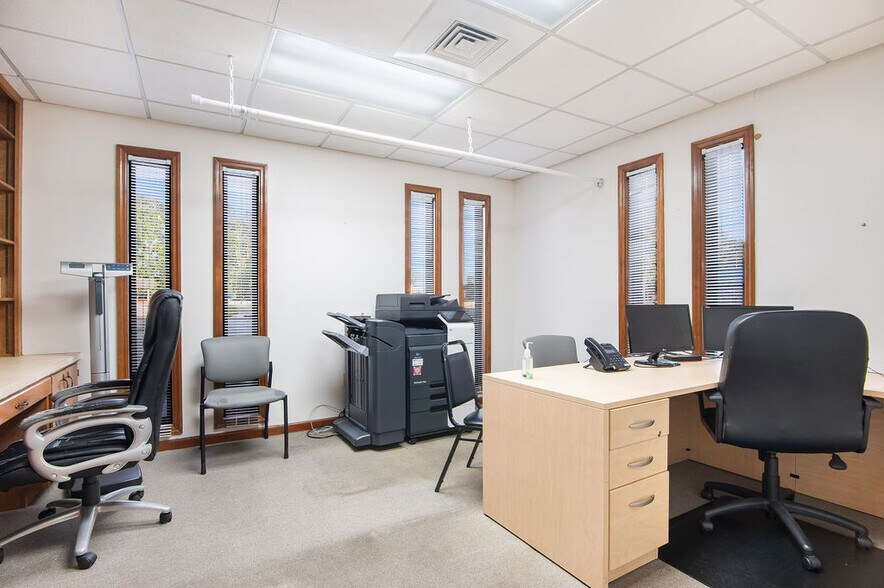 More Photos Of 231 Memorial Dr, Jacksonville Medical For Sale