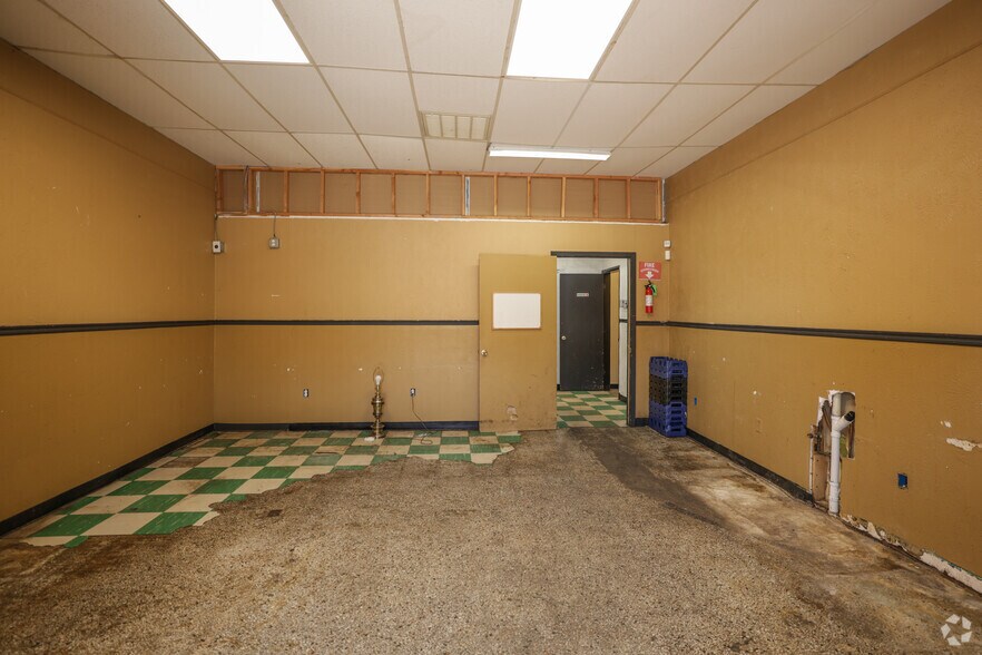 More Photos Of 140 E Main St, Pawhuska General Retail For Sale