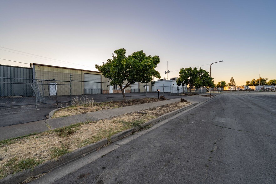 More Photos Of 729 Welch St, Medford Warehouse For Sale