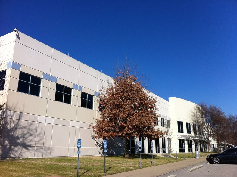 More Photos Of 2 Dell Pky, Nashville Distribution For Lease