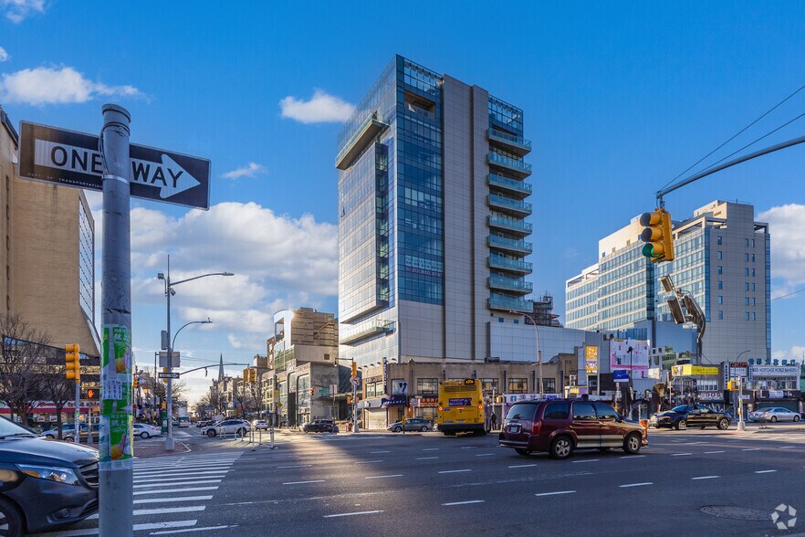 More Photos Of 3616 Main St, Flushing Office Residential For Lease