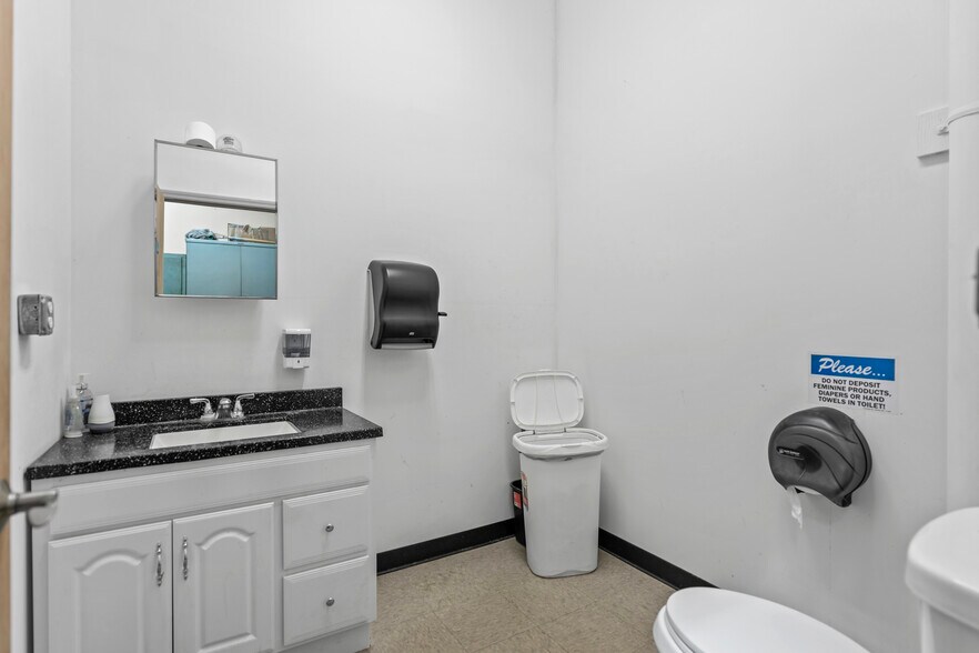 More Photos Of 27 Kent St, Ballston Spa Warehouse For Lease