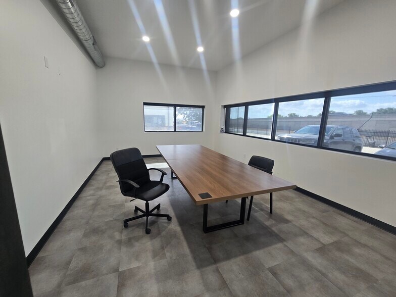 More Photos Of 714 Highway 71 W, Bastrop Freestanding For Lease