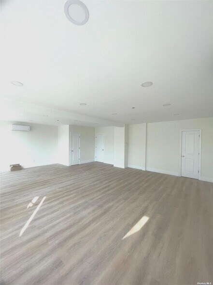 More Photos Of 320 Main St, Center Moriches Storefront Retail Residential For Lease