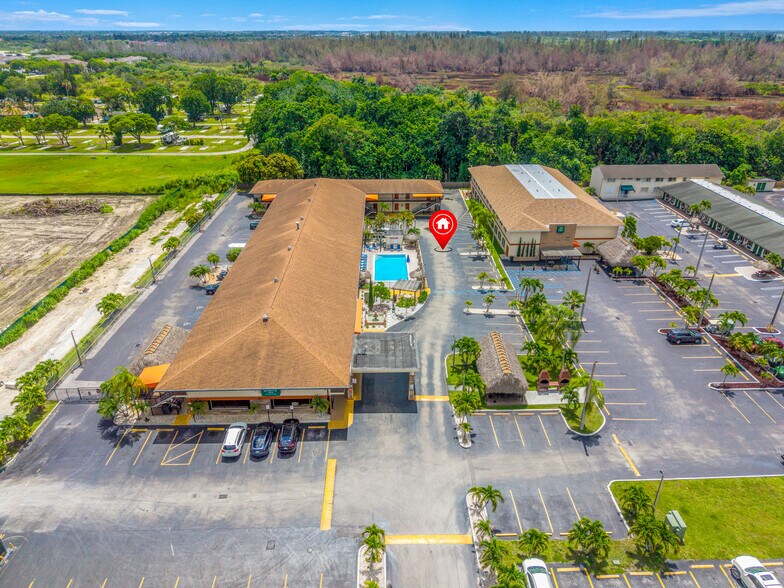 More Photos Of 333 SE 1st Ave, Florida City Hotel For Sale