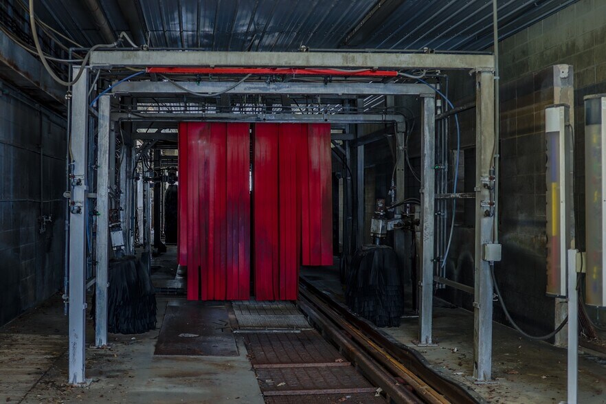 More Photos Of 1200 Janesville Ave, Fort Atkinson Carwash For Sale