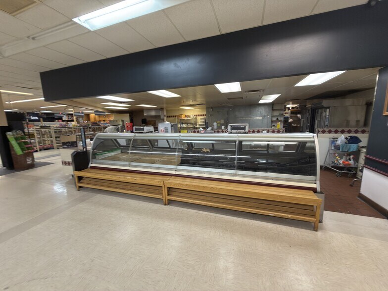 More Photos Of 12030 Park Ln, Wolcott Supermarket For Lease