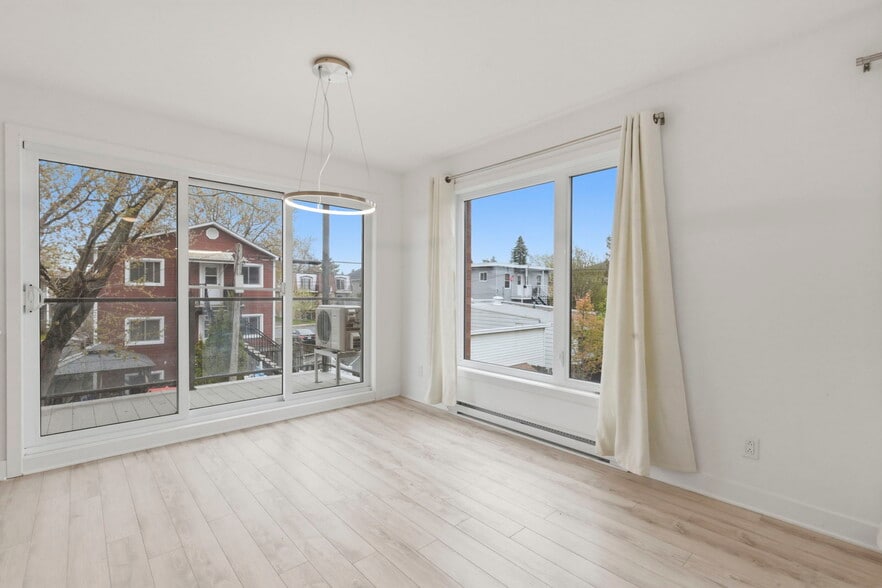 More Photos Of 1074 Ch Du Côteau-Rouge, Longueuil Apartments For Sale