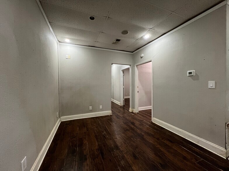 More Photos Of 1701 N Elm St, Denton Office For Sale