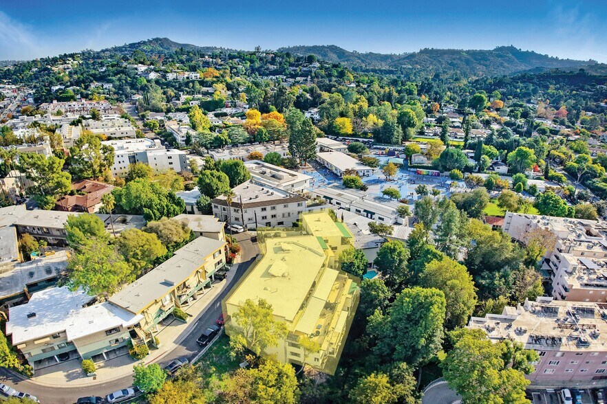 More Photos Of 11975 Laurelwood Dr, Studio City Apartments For Sale