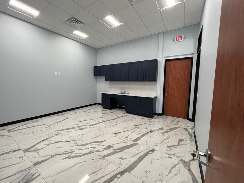 More Photos Of 18630 Intercontinental Crossing Dr, Houston Warehouse For Lease