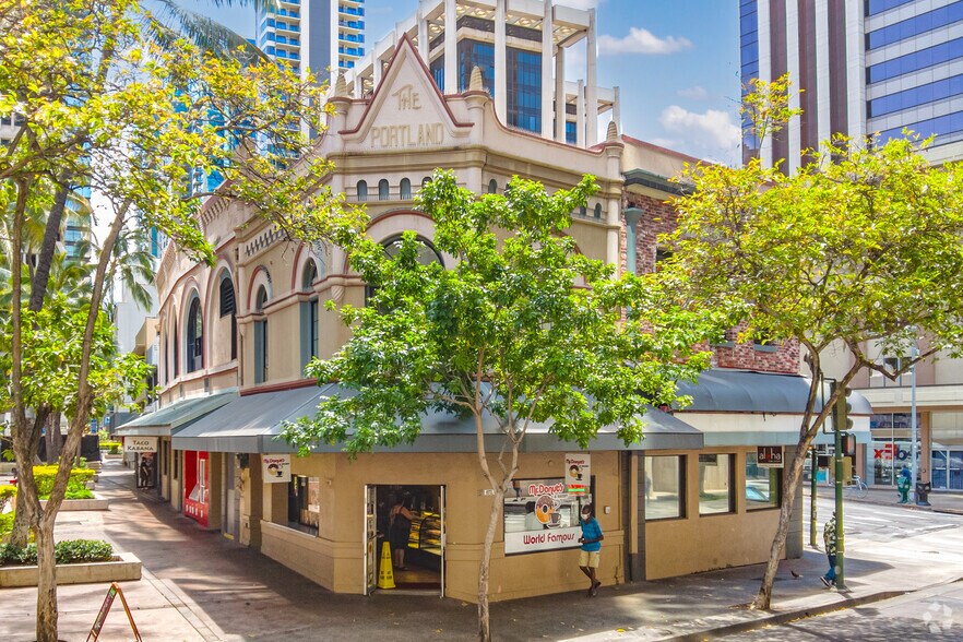 More Photos Of 1102 Bishop St, Honolulu Storefront For Lease