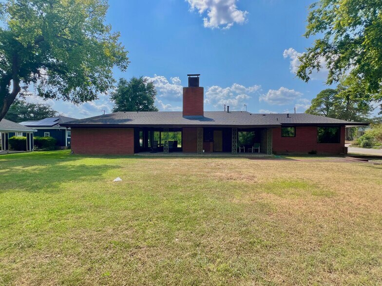 More Photos Of 614 Oak Ave, Sulphur Springs Office For Sale