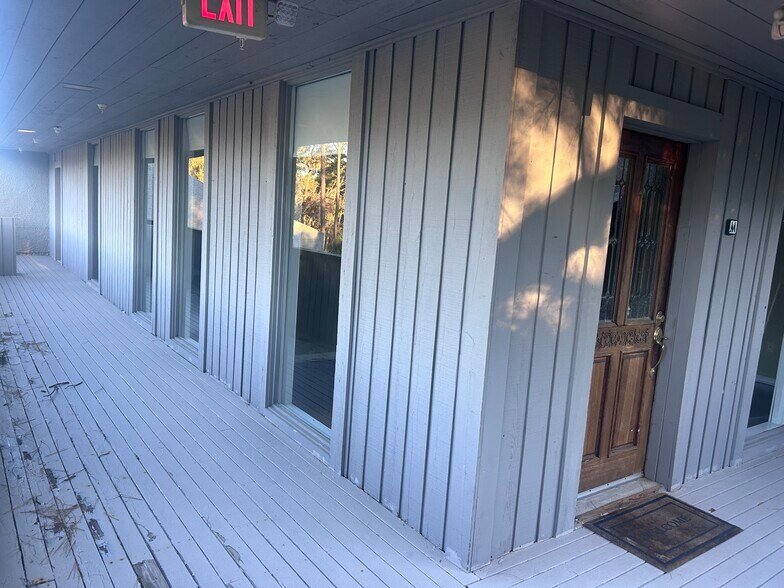 More Photos Of 37 New Orleans Rd, Hilton Head Island Coworking Space