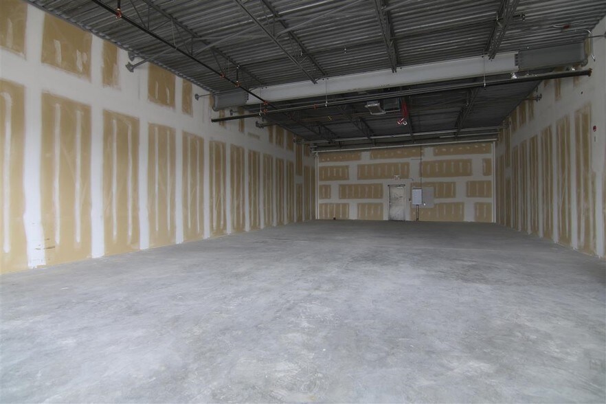 More Photos Of 100 Ranch Market, Strathmore Unknown For Lease