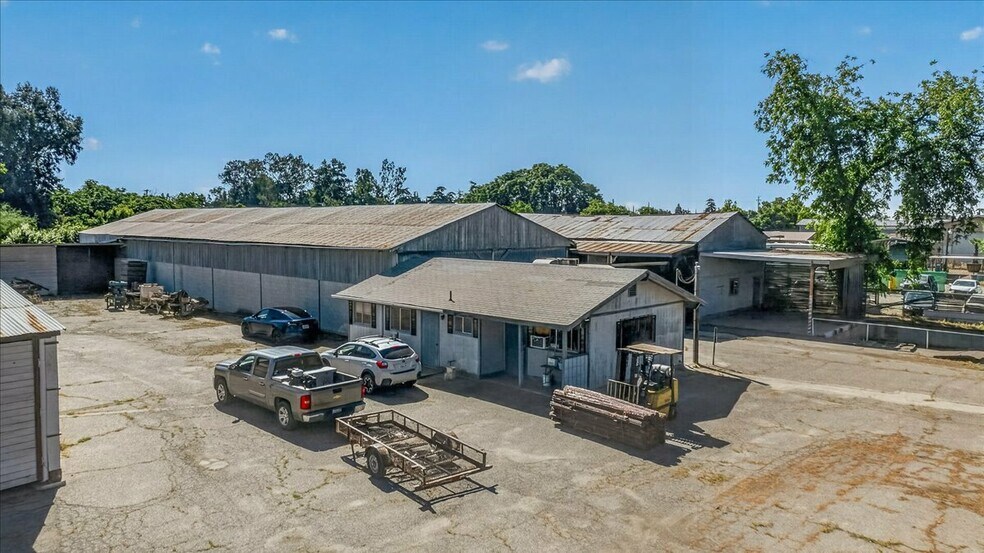 More Photos Of 708 N Pleasant Ave, Fresno Warehouse For Sale