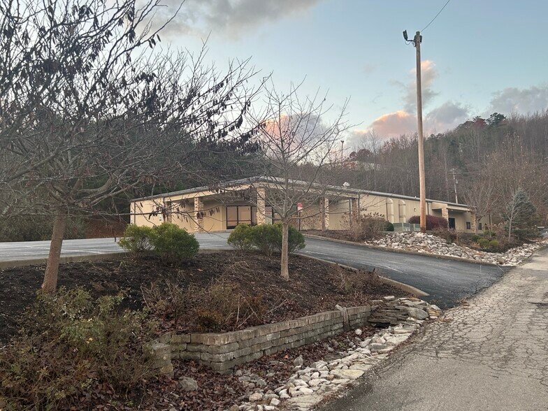 Primary Photo Of 57 Summit Dr, Corbin Medical For Lease