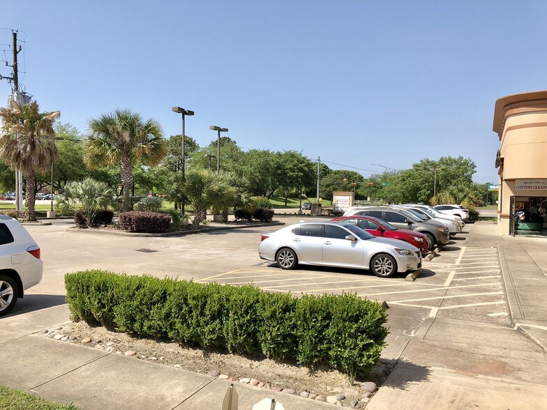 More Photos Of 10100 West Rd, Houston Storefront Retail Office For Sale