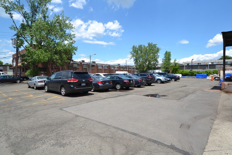 More Photos Of 1050 Slocum Ave, Ridgefield Warehouse For Lease