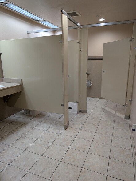 More Photos Of 2524 W Ruthrauff Rd, Tucson Office Residential For Sale