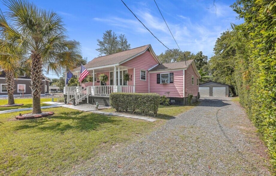 More Photos Of 208 E 3rd North St, Summerville Office For Lease