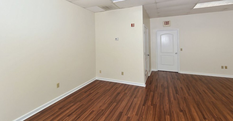 More Photos Of 4515-4521 Northgate Ct, Sarasota Warehouse For Sale