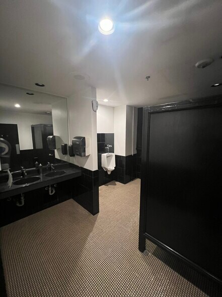 More Photos Of 1000 Broadway Blvd, Kansas City Loft Creative Space For Lease