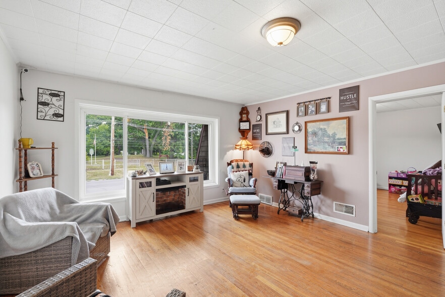 More Photos Of 23589-23593 Van Born Rd, Taylor Freestanding For Sale