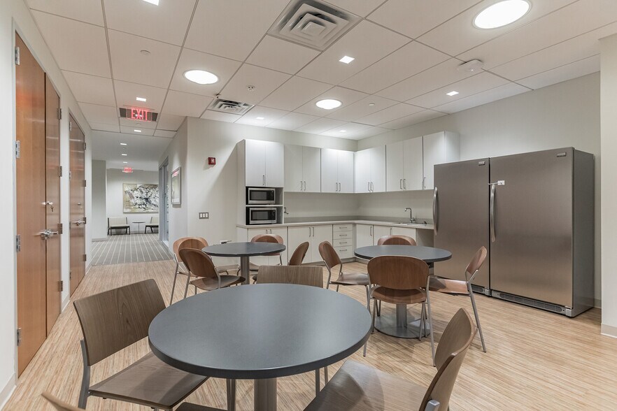 More Photos Of 170 S Independence Mall W, Philadelphia Office For Lease