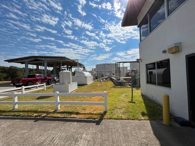 More Photos Of 17617 Aldine Westfield Rd, Houston Specialty For Sale