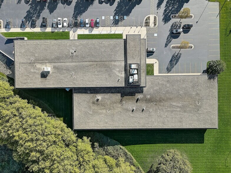 More Photos Of 2 Marsh Ct, Madison Flex For Sale