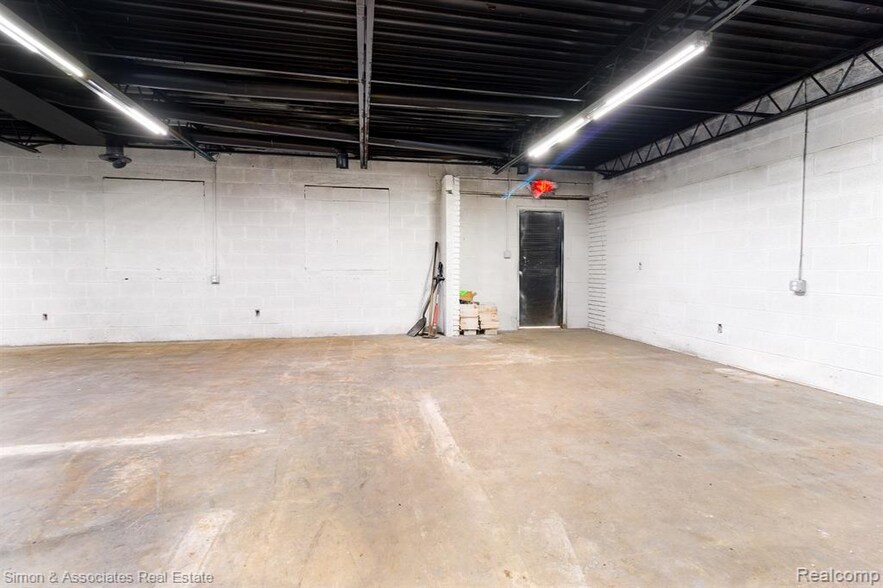 More Photos Of 18090 Mount Elliott St, Detroit Warehouse For Sale