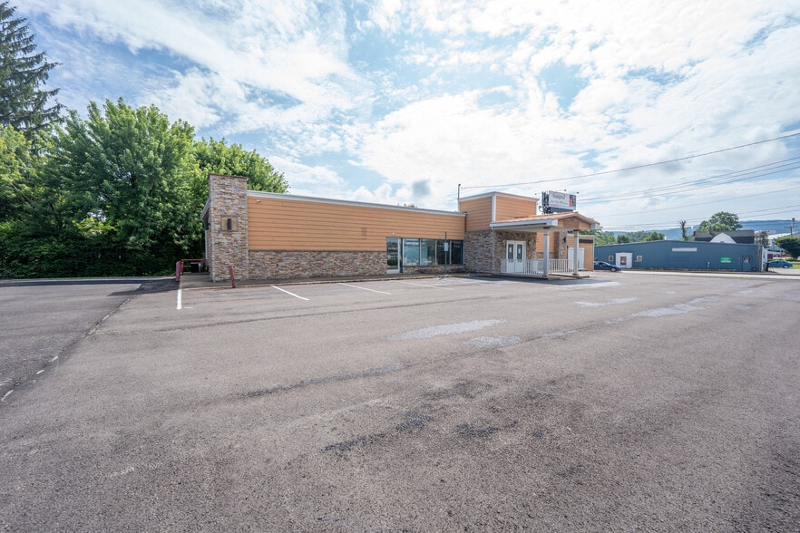 More Photos Of 2840 Ligonier St, Latrobe Office For Sale
