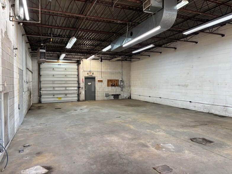 More Photos Of 9221 Ravenna Rd, Twinsburg Light Distribution For Sale