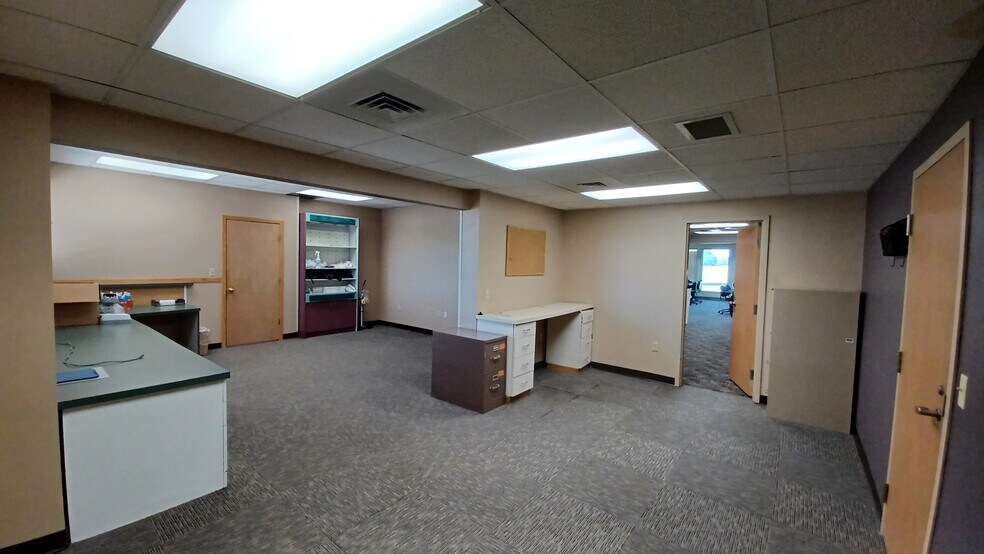 More Photos Of 931 13th Ave N, Clinton Storefront Retail Office For Lease