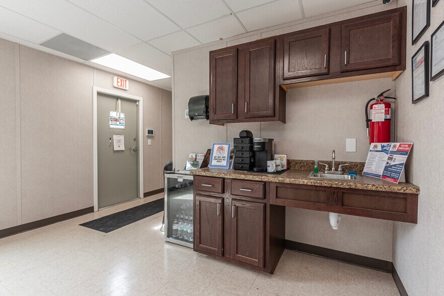 More Photos Of 11400 Thousand Trl, Willis Trailer Camper Park For Sale