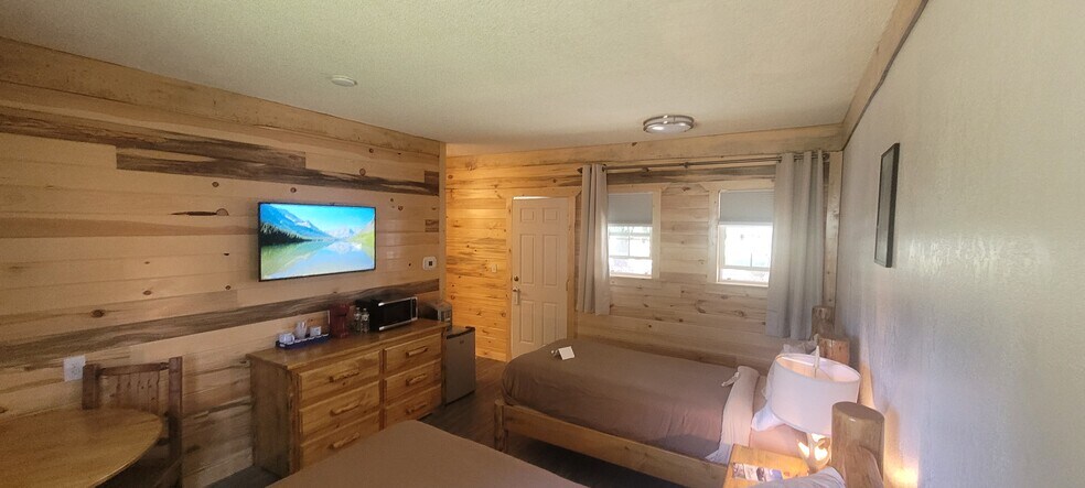 More Photos Of 6409 S Main St, Bonners Ferry Hotel For Sale